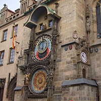 Astronische klokken op stadsplein